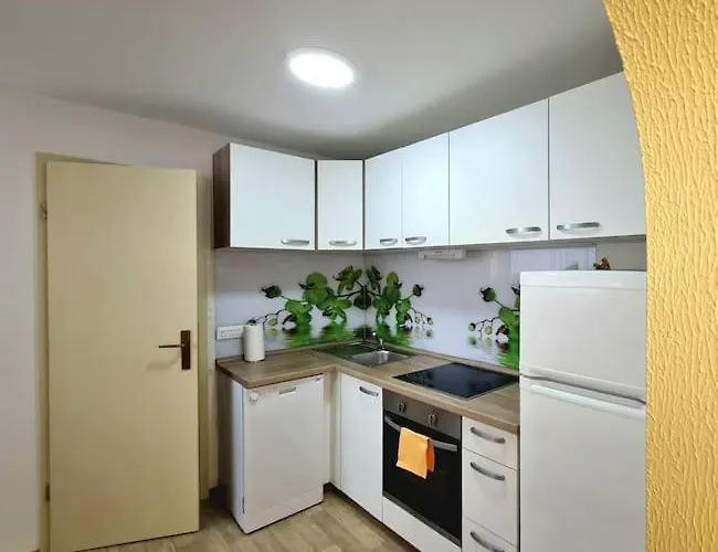 Apartma Juli Zirovnica